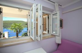 Apartmanska kuća s panoramskim pogledom na more, Labin, Дом