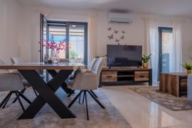 Atraktivna lokacija, Vodice, Appartment