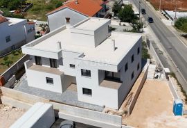 ZADAR, PLOČA - Urbana vila u novogradnji sa tri stambene jedinice, Zadar, Kuća