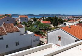 ZADAR, PLOČA - Urbana vila u novogradnji sa tri stambene jedinice, Zadar, Casa