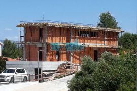 Trogir - vila u izgradnji sa bazenom i saunom, Trogir, House