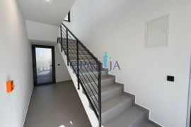 Vir, prvi red južna strana stan 2 S3 sa krovnom terasom, Vir, Apartamento