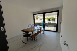 Vir, Apartman 1 S1 sa vlastitom okućnicom 30m do mora, Vir, Διαμέρισμα