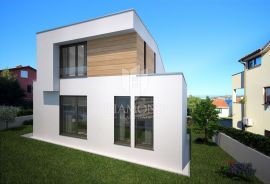 Crveni vrh, kuća sa projektom i građevinskom 220 m od mora!, Umag, House