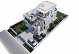 Crveni vrh, kuća sa projektom i građevinskom 220 m od mora!, Umag, Maison