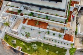 OPATIJA, CENTAR - 239m2 stan s vlastitim bazenom iznad centra Opatije u ekskluzivnoj novogradnji, garaža, pogled na more, Opatija, Appartment
