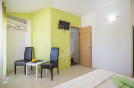 PRODAJA, APARTMANSKA KUĆA S RESTORANOM, FAŽANA, Fažana, Σπίτι