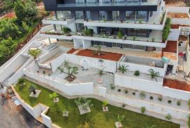 OPATIJA, CENTAR - 200m2 luksuza s vlastitim bazenom u novogradnji iznad centra Opatije, pogled, garaža, Opatija, شقة