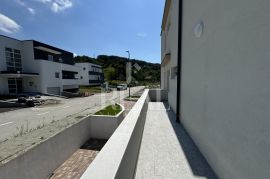 Gračani stan 250 m2 ,4S+Db,dvije garaže, okućnica 214 m2, Daire