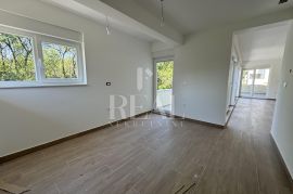 Gračani stan 250 m2 ,4S+Db,dvije garaže, okućnica 214 m2, Διαμέρισμα