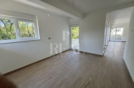 Gračani stan 250 m2 ,4S+Db,dvije garaže, okućnica 214 m2, Appartement