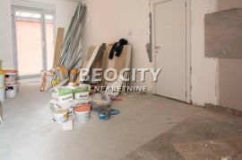 Čukarica, Julino brdo, Marine Veličković, 3.0, 76m2 Ispod cene, Čukarica, Apartamento