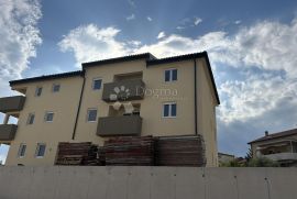 RIJEKA,MARINIĆI -1S+DB u novogradnji s okućnicom i dva parking mjesta, Viškovo, Διαμέρισμα