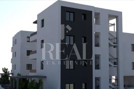 Novogradnja trogir stan u prizemlju 2S+DB 66m2 + vrt 80 m2, Trogir, شقة