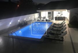 Zadar - Crno mediteranska villa 176m2 sa bazenom 980000€, Zadar, Casa