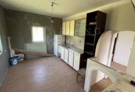 KUĆA, PRODAJA, PRESEKA, 80 m2 na parceli od 2600 m2, Preseka, Σπίτι