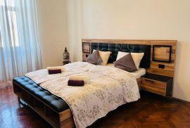 NAJAM, STAN, CENTAR, PULA, 93 M2, Pula, Apartamento