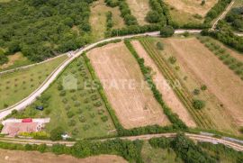 Građevinsko - poljoprivredno  zemljište 15 km od Pule, 2 km od mora, Marčana, Land