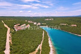 Građevinsko - poljoprivredno  zemljište 15 km od Pule, 2 km od mora, Marčana, أرض