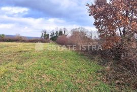 Građevinsko - poljoprivredno  zemljište 15 km od Pule, 2 km od mora, Marčana, Terra