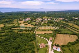 Građevinsko - poljoprivredno  zemljište 15 km od Pule, 2 km od mora, Marčana, Terreno