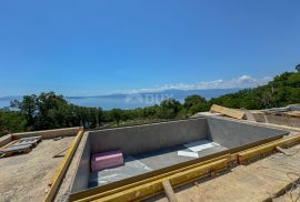 RIJEKA, KOSTRENA – ekskluzivna duplex vila s infinity bazenom, garažom, vrtom, panoramskim pogledom na more, Kostrena, Haus