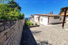 Kuća Prodaje se lijepa kuća od 140 m2, prvi red do mora, Umag!, Umag, Famiglia