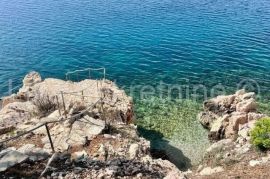 SVETI JURAJ - KLADA Prekrasna kuća u zelenilu na samoj obali mora, Senj, Haus