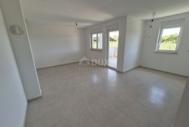 ISTRA, PULA- Stan u prizemlju + vrt od 205 m2!, Ližnjan, Flat