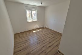 ISTRA, PULA- Stan u prizemlju + vrt od 205 m2!, Ližnjan, Flat