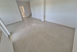 ISTRA, PULA- Stan u prizemlju + vrt od 205 m2!, Ližnjan, Flat