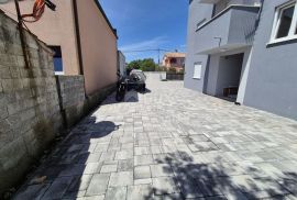 ISTRA, PULA- Stan u prizemlju + vrt od 205 m2!, Ližnjan, Stan