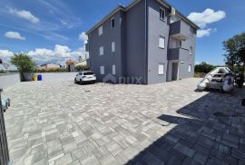 ISTRA, PULA- Stan u prizemlju! Terasa + vrt!, Ližnjan, Appartment