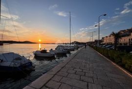 ŠIBENIK, CENTAR - Kuća i konoba s velikim potencijalom u centru grada, Šibenik, House