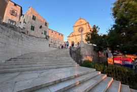 ŠIBENIK, CENTAR - Kuća i konoba s velikim potencijalom u centru grada, Šibenik, House