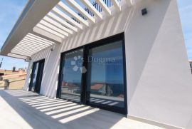 LUKSUZNI PENTHOUSE U VRHUNSKOJ NOVOGRADNJI - 100M OD MORA, Zadar - Okolica, Stan