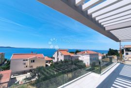 LUKSUZNI PENTHOUSE U VRHUNSKOJ NOVOGRADNJI - 100M OD MORA, Zadar - Okolica, Appartamento