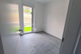 LUKSUZNI STAN S BAZENOM I VRTOM - 100M OD MORA, Zadar - Okolica, Appartement