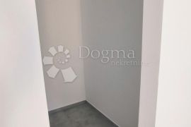 LUKSUZNI STAN S BAZENOM I VRTOM - 100M OD MORA, Zadar - Okolica, Apartamento