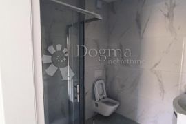 LUKSUZNI STAN S BAZENOM I VRTOM - 100M OD MORA, Zadar - Okolica, Appartamento