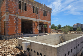 Brodarica, obiteljska kuća s bazenom i vrtom, Šibenik - Okolica, Haus