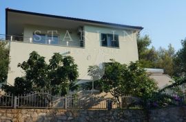 VILA S BAZENOM, PRODAJA, BRAČ, 230 m2 NA PARCELI OD  722 m2, Supetar, Famiglia