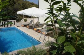 VILA S BAZENOM, PRODAJA, BRAČ, 230 m2 NA PARCELI OD  722 m2, Supetar, House