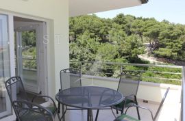 VILA S BAZENOM, PRODAJA, BRAČ, 230 m2 NA PARCELI OD  722 m2, Supetar, Famiglia