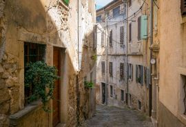 KUĆA, PRODAJA, MOTOVUN, 250 m2, Motovun, Kuća