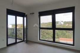 ŠIBENIK, ROGOZNICA - Prostrani stan s pogledom na more, Rogoznica, Apartamento