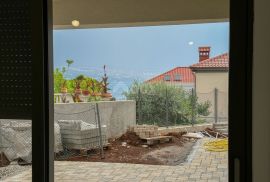 OPATIJA, CENTAR - stan s vrtom u novogradnji u centru Opatije s garažom, pogled na more, Opatija, Kвартира
