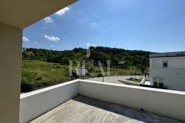 Gračani Stan 137 m2,3S+DB,balkon,terasa,garaža, Appartamento