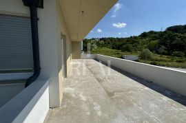 Gračani Stan 137 m2,3S+DB,balkon,terasa,garaža, Wohnung