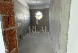 SNIŽENO-Gračani Stan 137 m2,3S+DB,balkon,terasa,garaža, Appartment